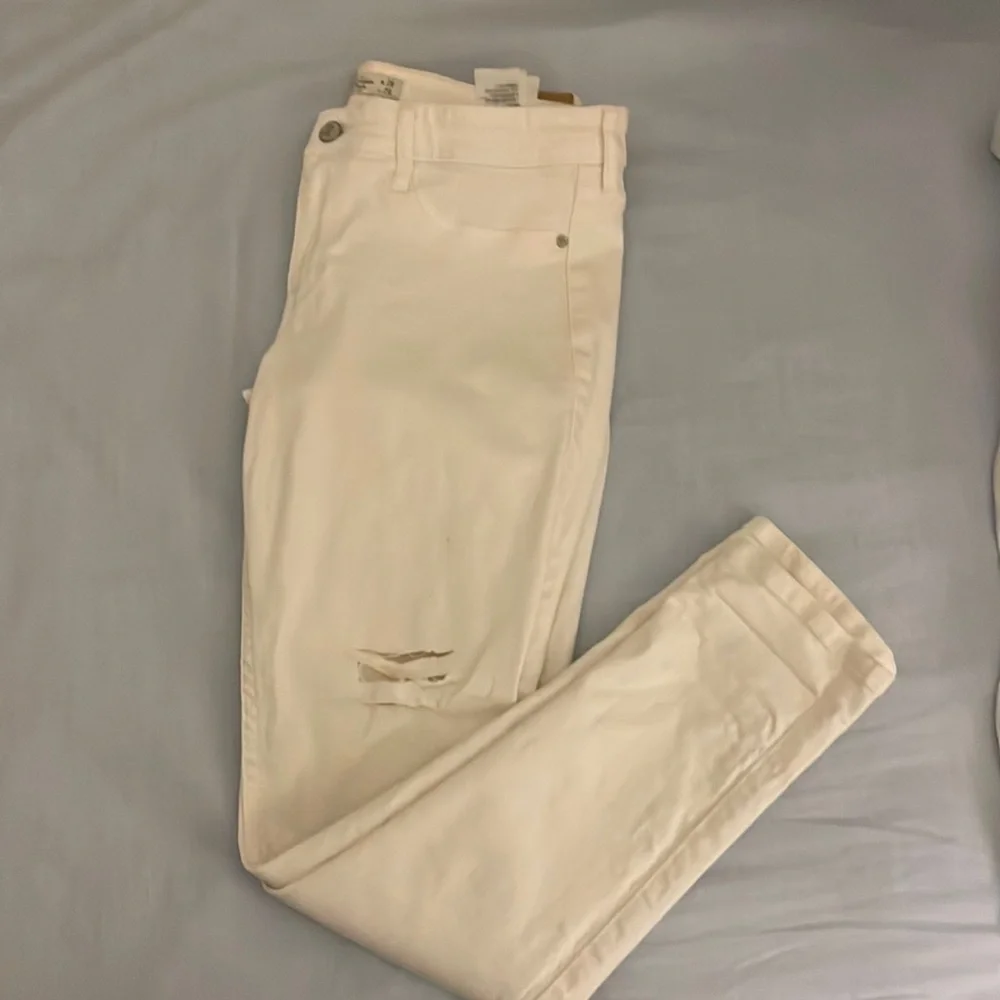 Abercrombie & Fitch White Skinny Jeans - Picture 1 of 6
